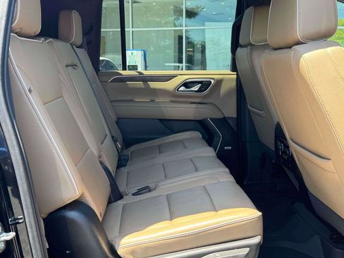 Used 2024 Chevrolet Suburban Premier AWD/4WD image 11