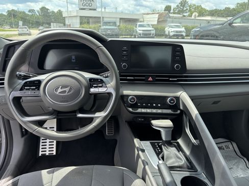 Used 2025 Hyundai Elantra Sport FWD image 8