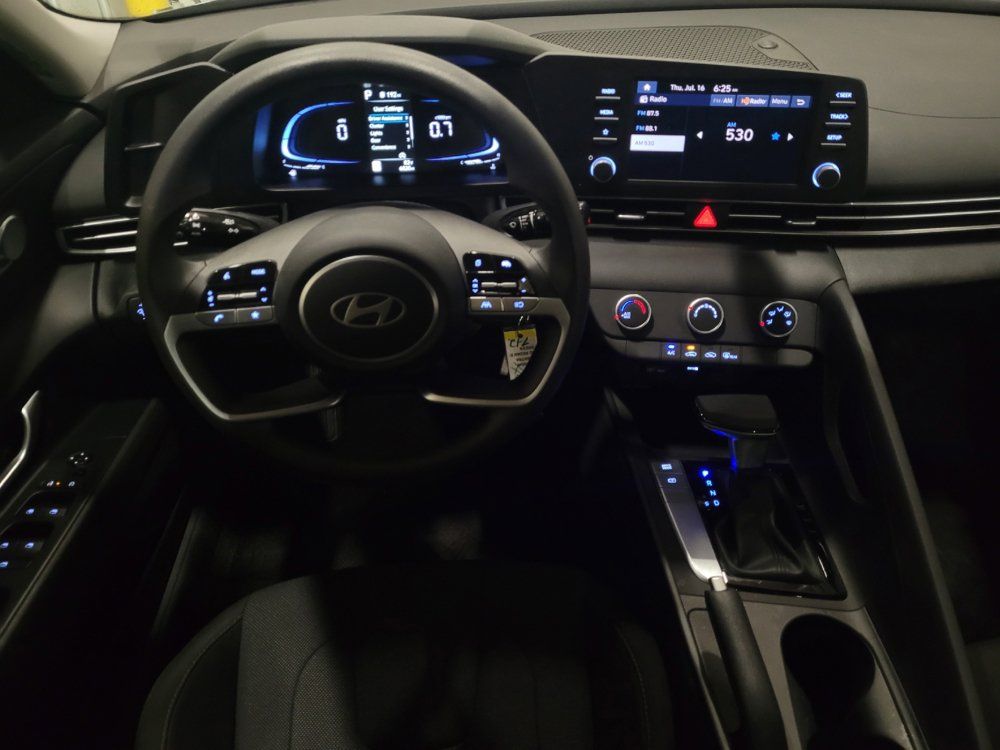 Used 2025 Hyundai Elantra SE FWD image 22
