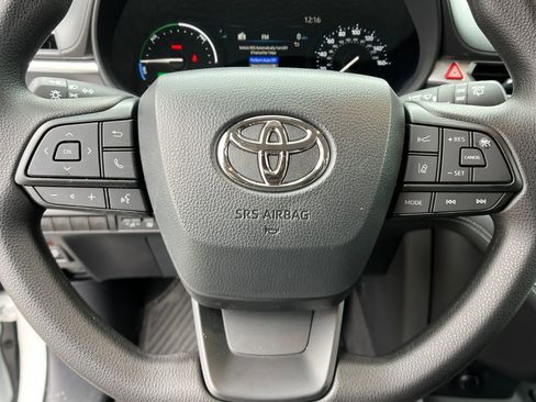 New 2026 Toyota Sienna LE image 14