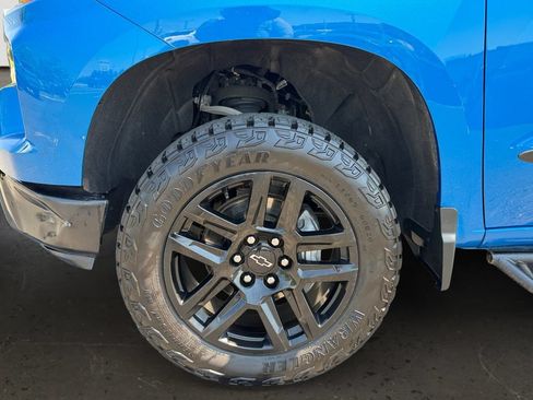 Used 2024 Chevrolet Silverado 1500 Custom Trail Boss w/ Dark Appearance Package AWD/4WD image 27