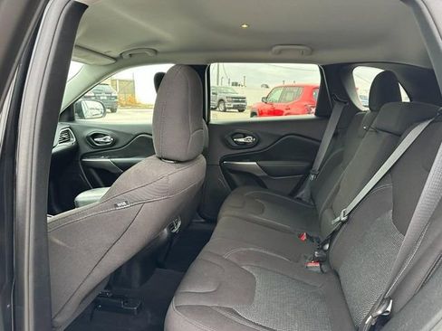 Used 2021 Jeep Cherokee Latitude image 10