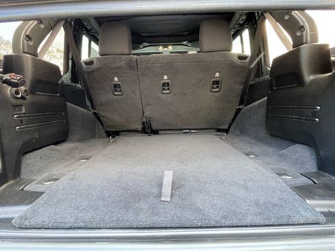 Used 2020 Jeep Wrangler Unlimited Sport image 18