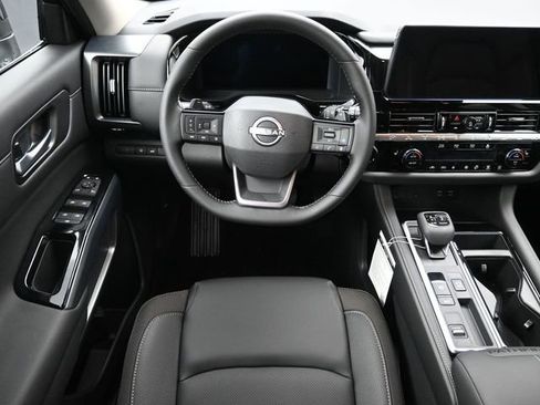 New 2026 Nissan Pathfinder SL image 12