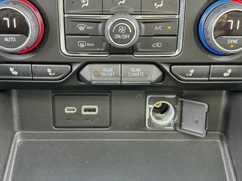 Used 2022 Chevrolet Suburban RST AWD/4WD image 18