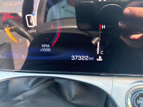 Used 2025 Chevrolet Trax LT w/ LT Convenience Package FWD image 19