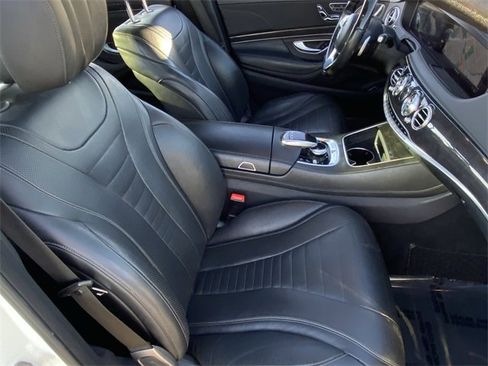 Used 2019 Mercedes-Benz S 560 Sedan image 18