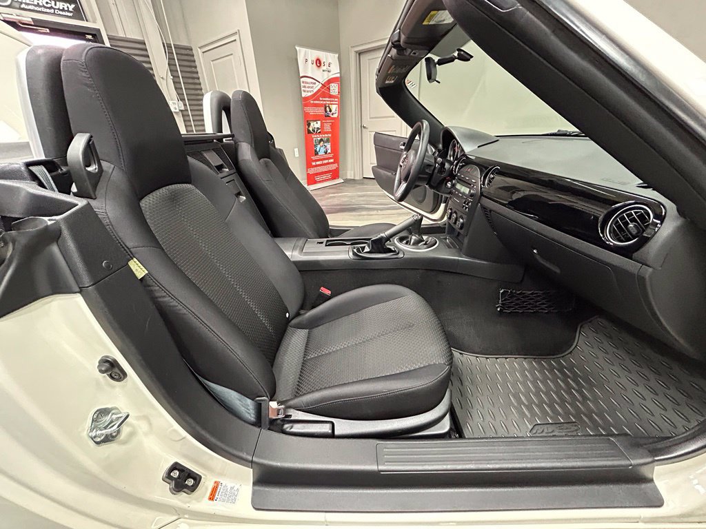 Used 2007 MAZDA MX-5 Miata Touring RWD image 35