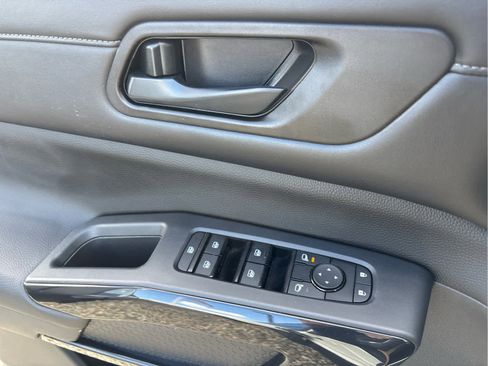 Used 2023 Nissan Pathfinder S AWD/4WD image 23
