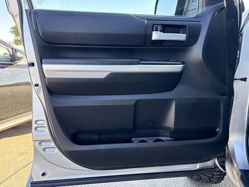Used 2017 Toyota Tundra SR5 w/ SR5 Upgrade Package AWD/4WD image 15