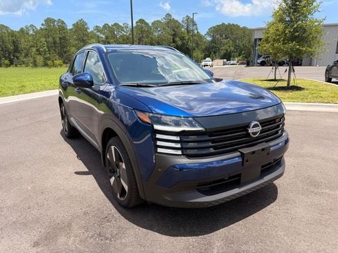 Used 2025 Nissan Kicks SR w/ SR Premium Package FWD image 13