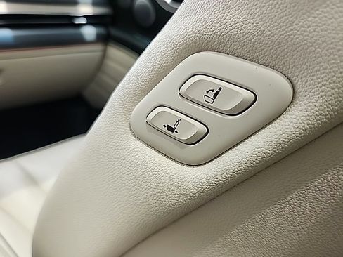 Used 2025 Genesis GV80 3.5T Advanced AWD/4WD image 30