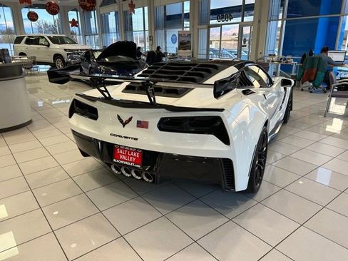 Used 2016 Chevrolet Corvette Z06 w/ 3LZ Preferred Equipment Group image 9