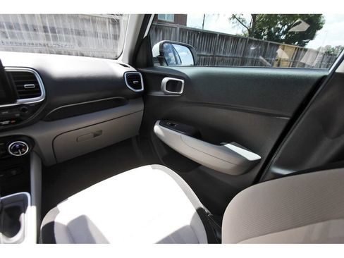 Certified 2025 Hyundai Venue SEL FWD image 11