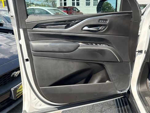 Used 2024 Cadillac Escalade ESV Sport w/ LPO, ONYX Package AWD/4WD image 18