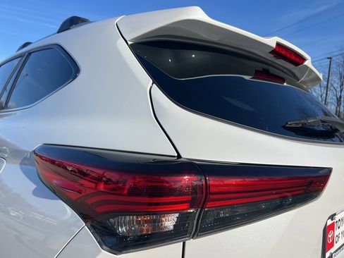 Used 2022 Toyota Highlander Bronze Edition image 25