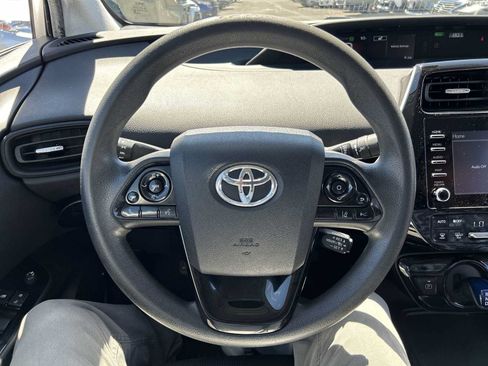Used 2022 Toyota Prius L Eco FWD image 11