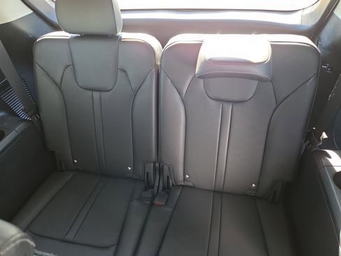 Used 2024 Kia Sorento S image 8