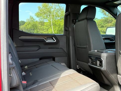 Used 2026 Chevrolet Silverado 1500 High Country w/ Z71 Off-Road Package AWD/4WD image 9