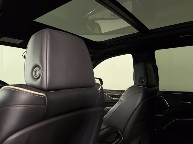 Used 2022 Cadillac Escalade Premium Luxury AWD/4WD image 24
