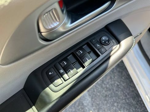 Used 2020 Chrysler Pacifica Limited w/ Advanced Safetytec Group FWD image 20