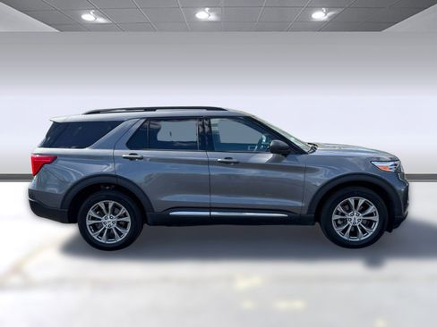 Used 2023 Ford Explorer XLT w/ Equipment Group 202A AWD/4WD image 6
