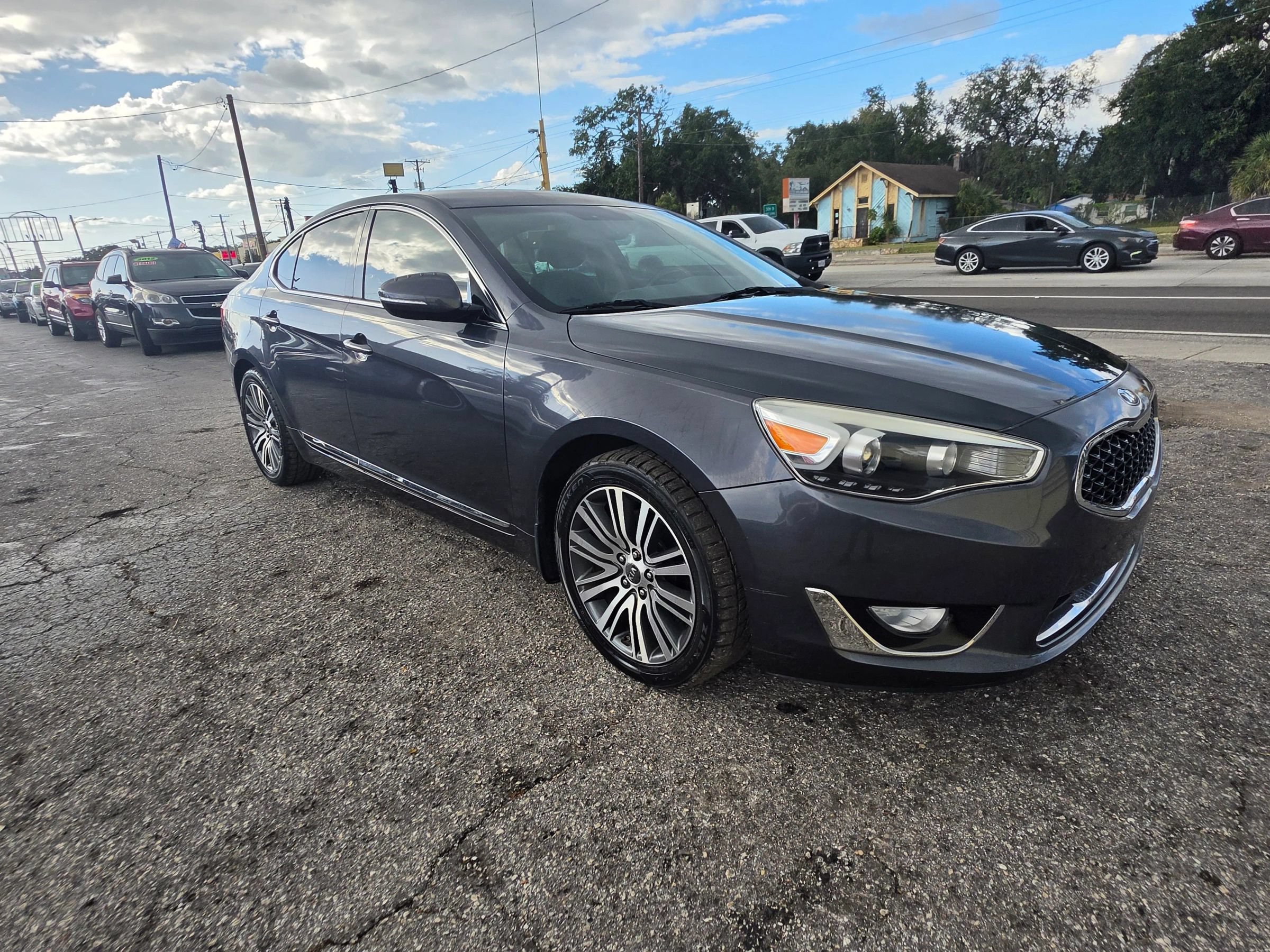 Used 2014 Kia Cadenza Premium FWD image 4