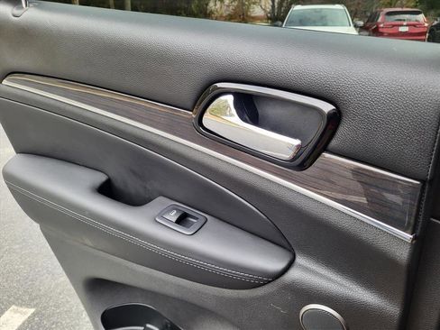 Used 2019 Jeep Grand Cherokee Overland image 19