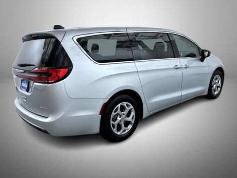 Used 2024 Chrysler Pacifica Limited FWD image 5