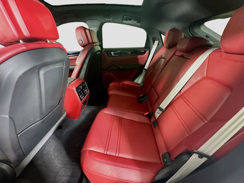 Certified 2023 Porsche Cayenne Platinum Edition image 23