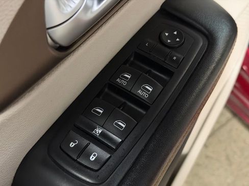 Used 2017 Chrysler Pacifica Touring image 25