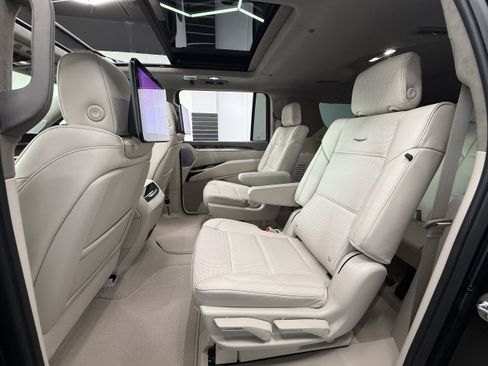 Used 2026 Cadillac Escalade ESV Platinum Sport w/ LPO, ONYX Package AWD/4WD image 29