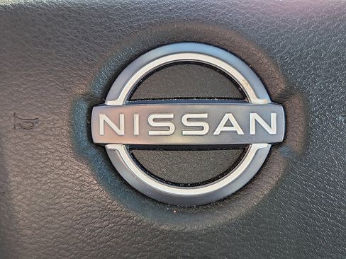 Used 2023 Nissan Frontier SV image 17