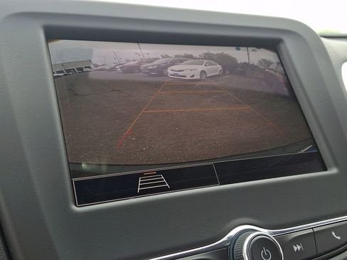 Used 2024 Chevrolet Equinox LT FWD image 18