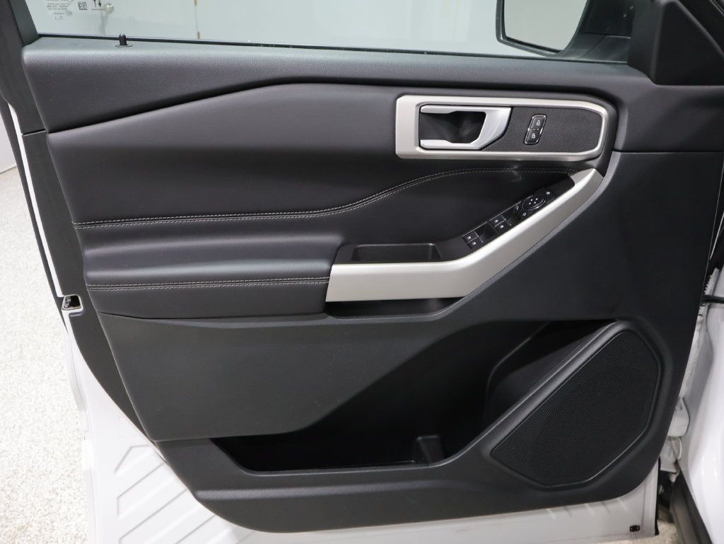 Used 2024 Ford Explorer XLT AWD/4WD image 13