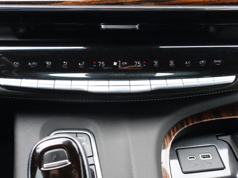 Used 2021 Cadillac Escalade ESV Premium Luxury image 31