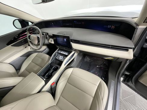 Used 2025 Lincoln Nautilus Premier image 19