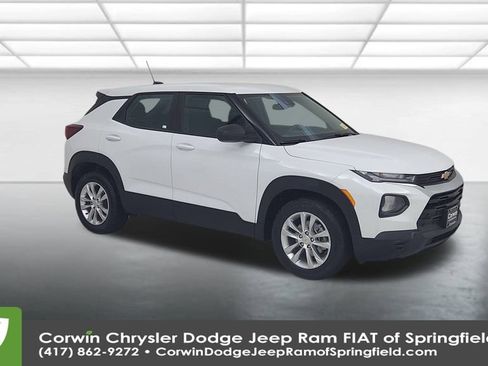 Used 2021 Chevrolet TrailBlazer LS image 2