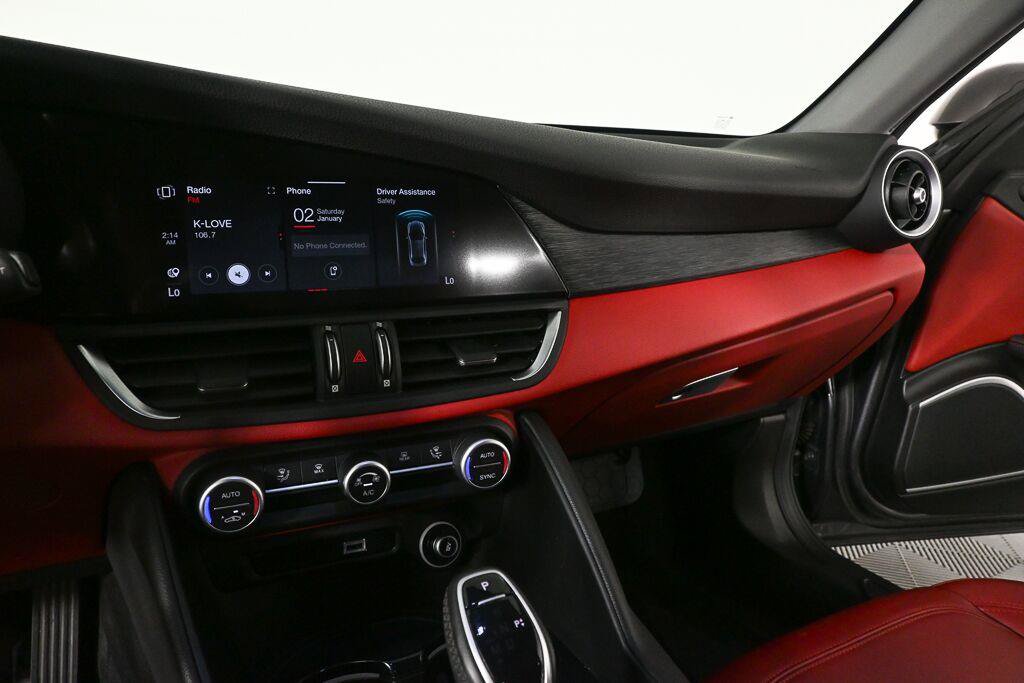 Used 2020 Alfa Romeo Giulia w/ Nero Edizione RWD image 13