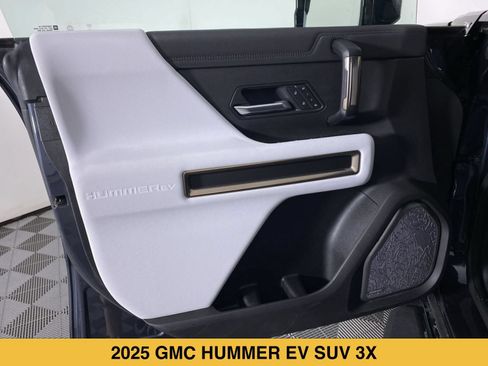 Used 2025 GMC Hummer EV 3X AWD/4WD image 11