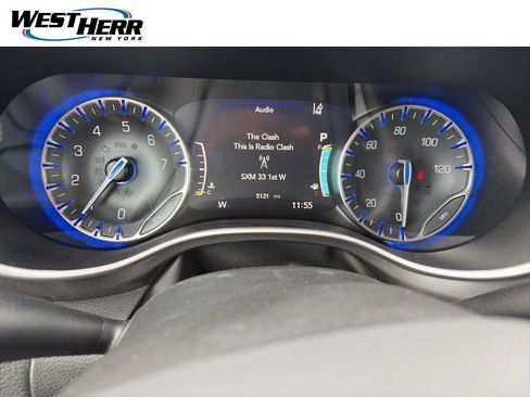 Used 2026 Chrysler Pacifica Select AWD/4WD image 2