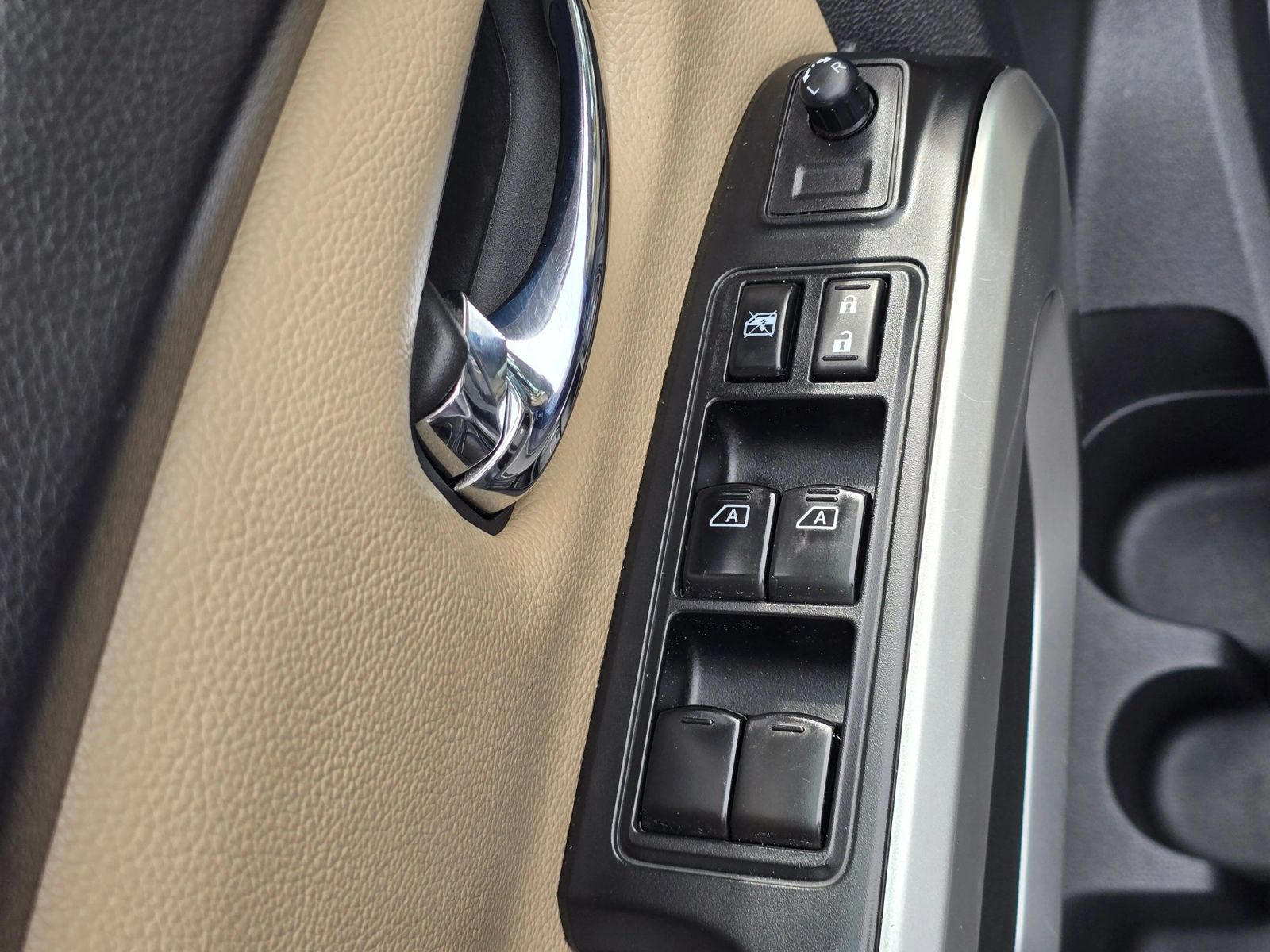 Used 2016 Nissan Titan SL AWD/4WD image 22