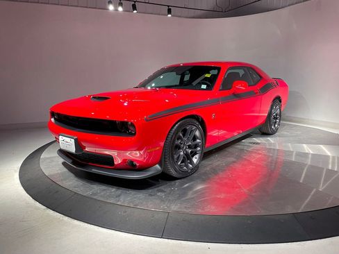 Used 2022 Dodge Challenger R/T Scat Pack image 2