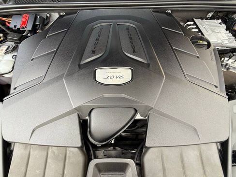Used 2023 Porsche Cayenne image 34