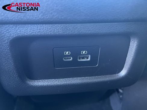 Used 2024 Nissan Pathfinder SL image 35