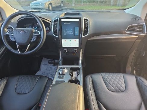 Certified 2024 Ford Edge Titanium image 2