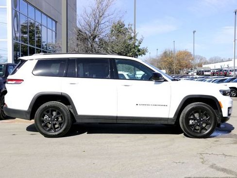 New 2025 Jeep Grand Cherokee L Laredo image 4