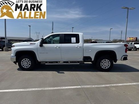 Used 2024 Chevrolet Silverado 2500 LT image 3