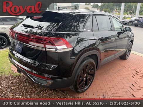 Certified 2025 Volkswagen Atlas Cross Sport SE w/ Black Wheel Package FWD image 4