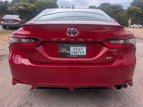 Used 2021 Toyota Camry SE FWD image 5